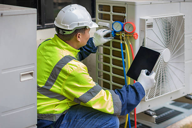 Professional Hvac technician working in Glasford, IL